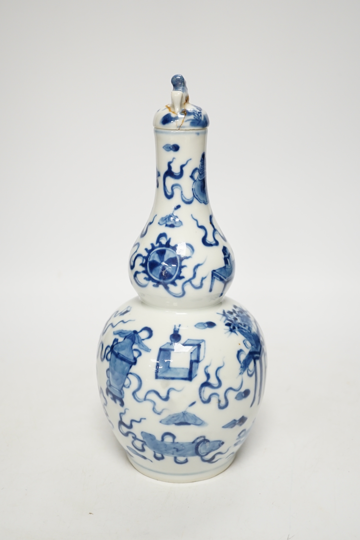 A late 19th century Chinese blue and white double gourd vase and cover 26cm high